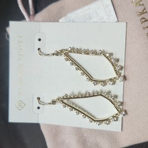So pretty:) BEA earrings